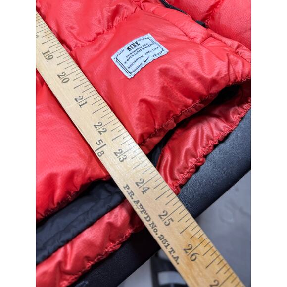 Nike Red Puffer Jacket Beaverton Oregon Label Men’s Medium Hooded Winter Coat - Picture 3 of 7